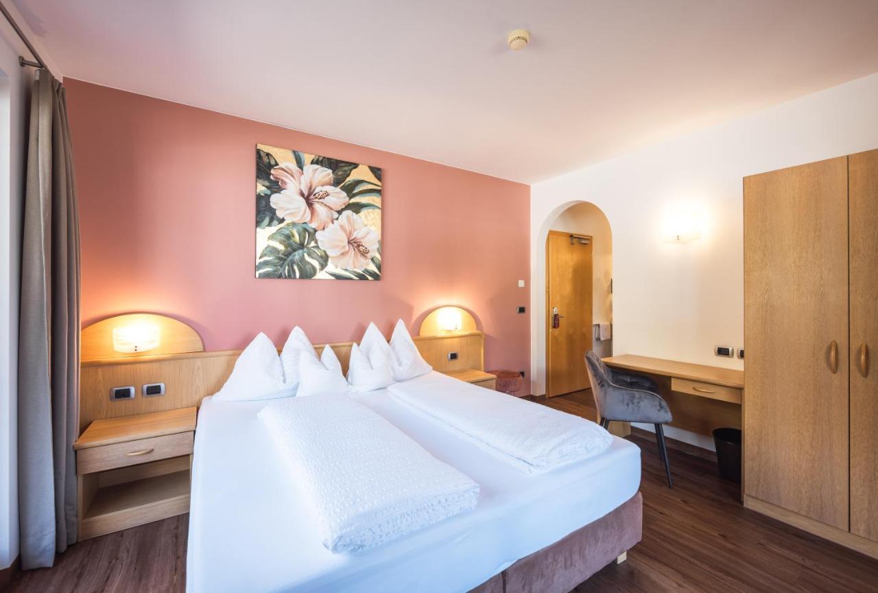 Standard Double Room Balcony,1392745634:JPEG